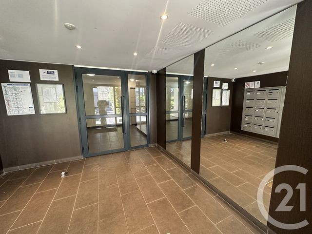 Appartement F2 à vendre - 2 pièces - 42.98 m2 - CORBEIL ESSONNES - 91 - ILE-DE-FRANCE - Century 21 Martinot Immobilier