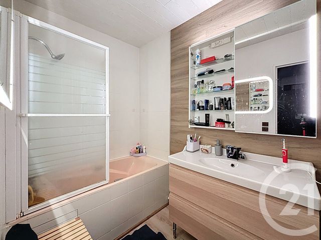 Appartement à vendre - 4 pièces - 75.0 m2 - CORBEIL ESSONNES - 91 - ILE-DE-FRANCE - Century 21 Martinot Immobilier