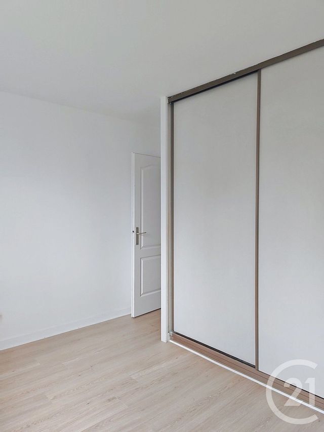 maison à louer - 5 pièces - 131.0 m2 - ST GERMAIN LES CORBEIL - 91 - ILE-DE-FRANCE - Century 21 Martinot Immobilier