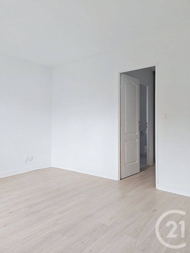 maison à louer - 5 pièces - 131.0 m2 - ST GERMAIN LES CORBEIL - 91 - ILE-DE-FRANCE - Century 21 Martinot Immobilier