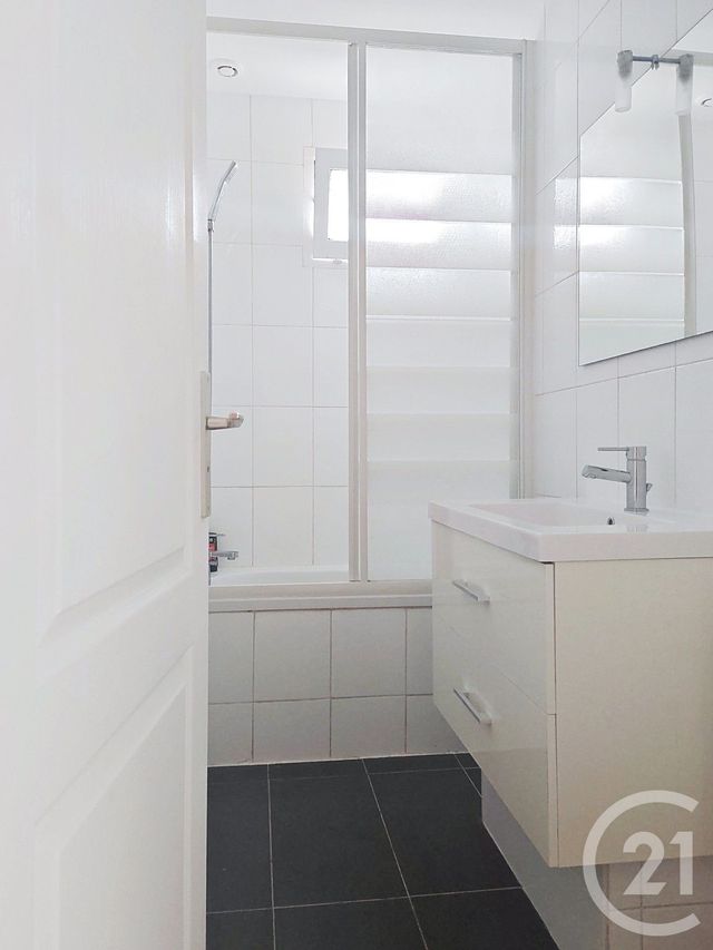 maison à louer - 5 pièces - 131.0 m2 - ST GERMAIN LES CORBEIL - 91 - ILE-DE-FRANCE - Century 21 Martinot Immobilier