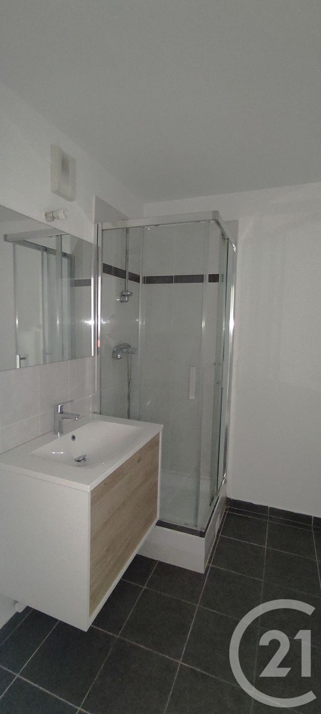 Appartement F1 à louer - 1 pièce - 26.8 m2 - ST GERMAIN LES CORBEIL - 91 - ILE-DE-FRANCE - Century 21 Martinot Immobilier