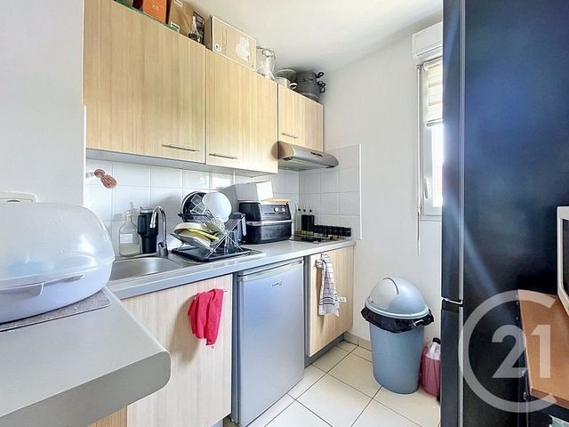 Appartement F2 à vendre - 2 pièces - 42.98 m2 - CORBEIL ESSONNES - 91 - ILE-DE-FRANCE - Century 21 Martinot Immobilier