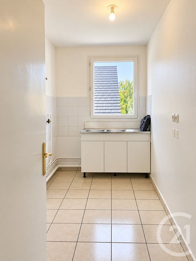 Appartement T3 à vendre - 3 pièces - 56.59 m2 - STE GENEVIEVE DES BOIS - 91 - ILE-DE-FRANCE - Century 21 Martinot Immobilier